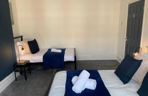 Gateshead Apartamento | Windsor 4 - Spacious beautiful 4 bdrm maisonette nr Ncle free wifi free parking