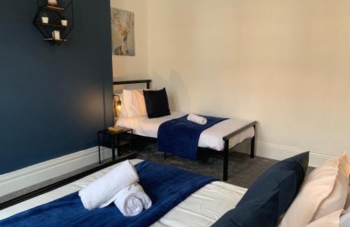 Gateshead Apartamento | Windsor 4 - Spacious beautiful 4 bdrm maisonette nr Ncle free wifi free parking