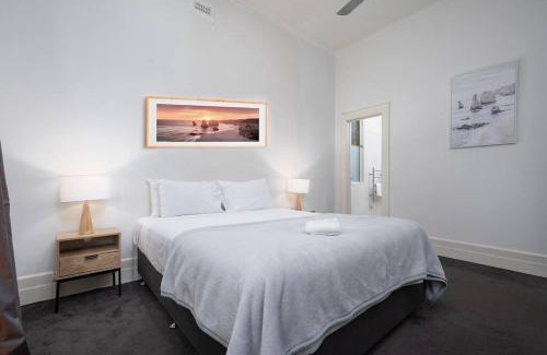 Windsor Casa | Windsor Nightlife Retreat