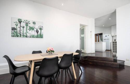 Windsor Casa | Windsor Nightlife Retreat