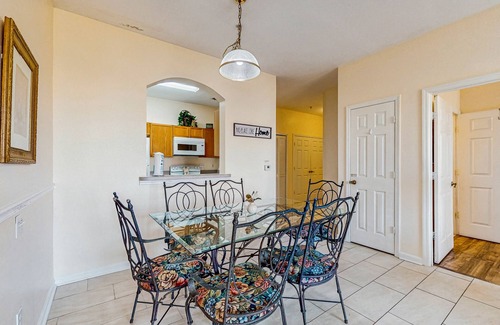 Windsor Palms Casa | Windsor Palms townhome with WiFi, AC, screened patio, pool, hot tub, & tennis