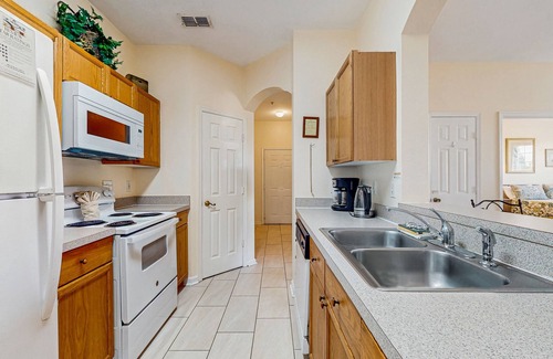 Windsor Palms Casa | Windsor Palms townhome with WiFi, AC, screened patio, pool, hot tub, & tennis