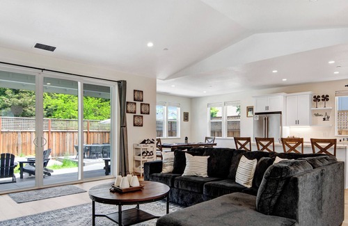 Windsor Casa | Windsor Wine Country Farmhouse
