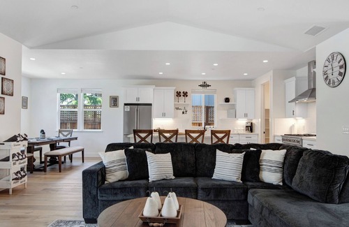 Windsor Casa | Windsor Wine Country Farmhouse