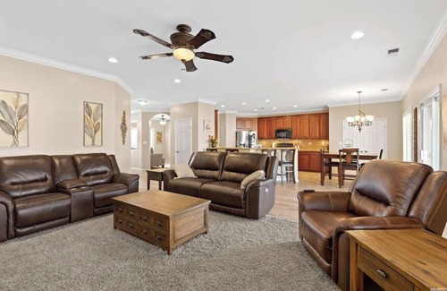 Greenacres Casa | Windward Bay Executive 3BR Office Home Pool