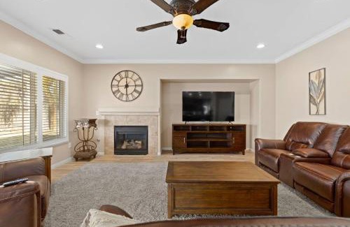 Greenacres Casa | Windward Bay Executive 3BR Office Home Pool