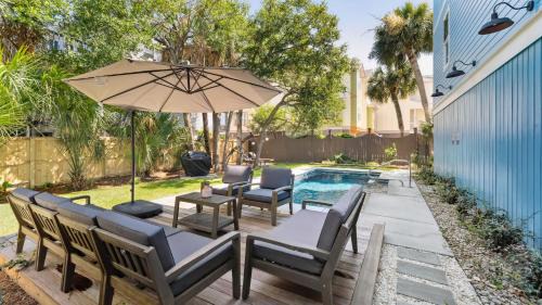 Folly Beach Casa | Windward House by AvantStay Walk to Beach Restaurants Saltwater Pool