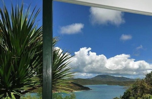 Estate Calabash Boom Villa | Windwardside: Tranquilo, Gran Vista, Bañera de hidromasaje, elegantemente decoradas, exuberantes jardines