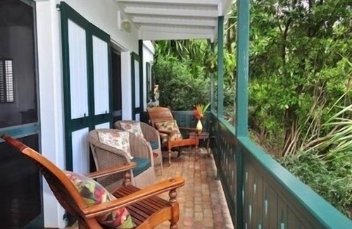 Estate Calabash Boom Villa | Windwardside: Tranquilo, Gran Vista, Bañera de hidromasaje, elegantemente decoradas, exuberantes jardines