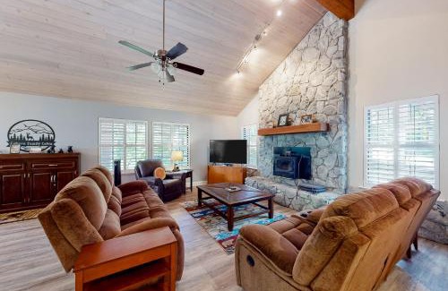 Shaver Lake Casa | Windwood Inn