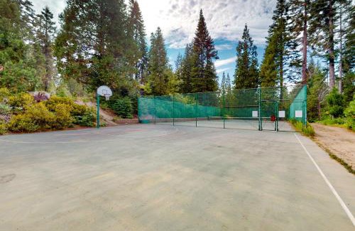 Shaver Lake Casa | Windwood Inn