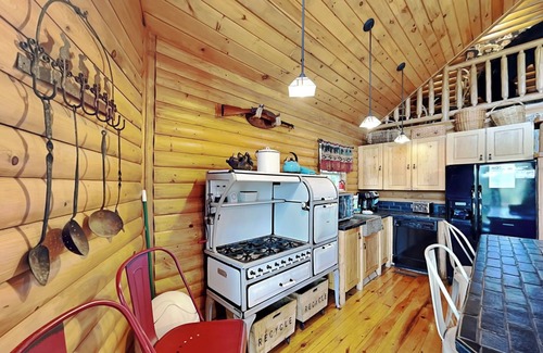 Crellin Casa | Windy Acres | Dog Friendly + Hot Tub & Great Views!