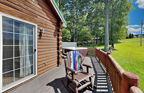 Crellin Casa | Windy Acres | Dog Friendly + Hot Tub & Great Views!