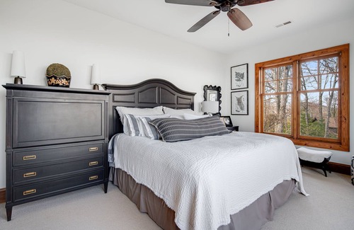Sapphire Cabina | Windy Hill Lodge, A LUXURIOUS ESTATE