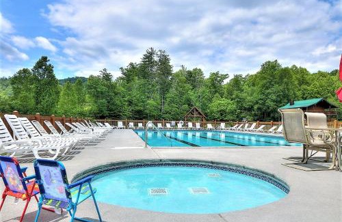 Wears Valley Casa | Windy Ridge-Pet-Friendly Smoky Mountain Cabin with Fishing Access, Fenced Yard & Free Tickets