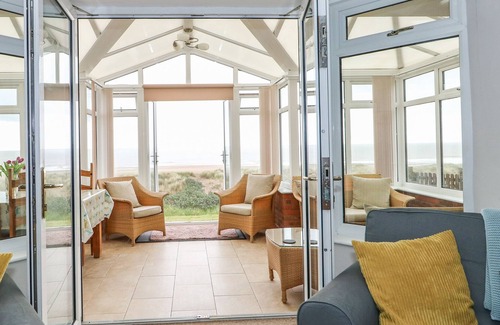 Anderby Creek Cabaña | WINDYRIDGE, family friendly, with a garden in Chapel St Leonards