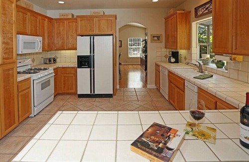 Los Olivos Casa | Wine Barrel Cottage - Encanto y diversión elegantes en Los Olivos