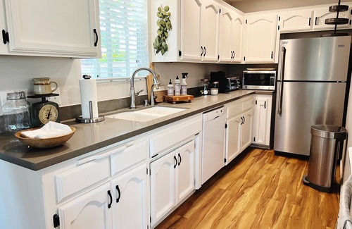San Luis Obispo Cabaña | Wine Country Cottage SLO close to Downtown + Beaches!