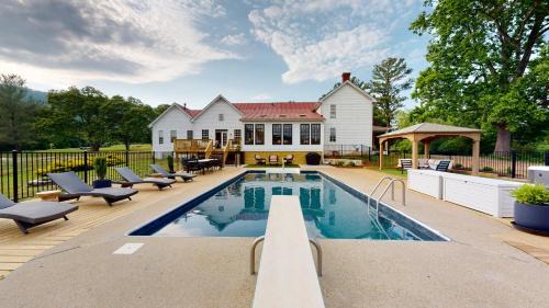 Afton Casa | Wine Country Modern Farmhouse on 10 Acres and Pool