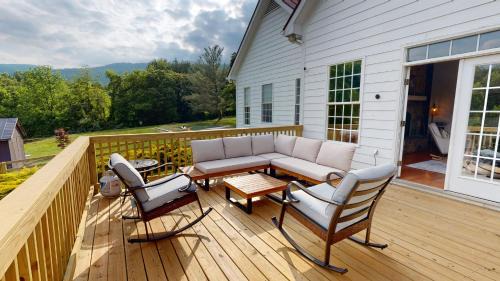 Afton Casa | Wine Country Modern Farmhouse on 10 Acres and Pool