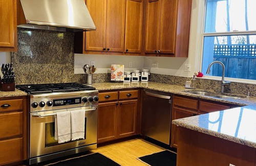 St. Helena Casa | Wine country retreat within walking distance of restaurants, wineries and more