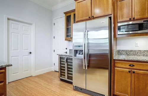 St. Helena Casa | Wine country retreat within walking distance of restaurants, wineries and more
