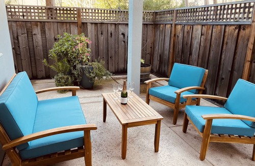St. Helena Casa | Wine country retreat within walking distance of restaurants, wineries and more