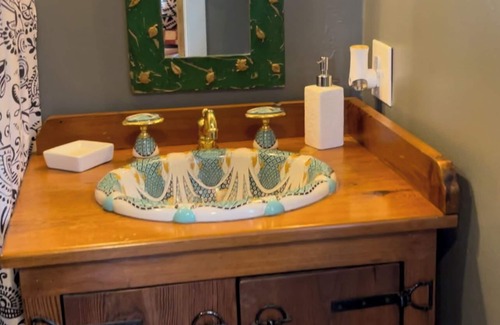 Cobham Otro | Wine Country! Unique 2-bedroom horse farm, close by 5 star dining, 5 wineries
