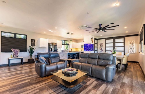 Riebli-Wallace Neighborhood Group Casa | Wine Country Villa, Hot Tub & Pet Friendly