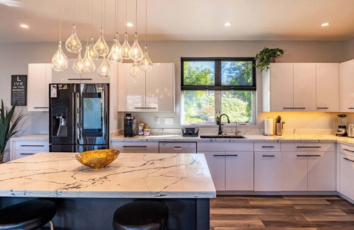 Riebli-Wallace Neighborhood Group Casa | Wine Country Villa, Hot Tub & Pet Friendly