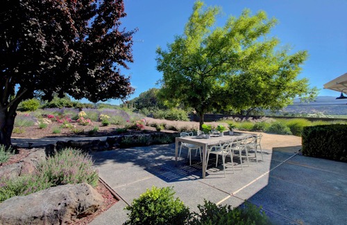 Yountville Otro | Wine Country Yountville Farmhouse - 7100 Silverado Trail