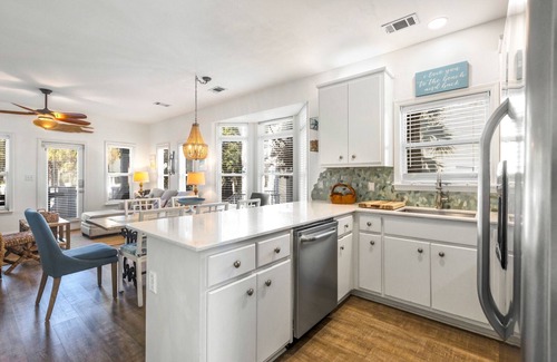 Santa Rosa Beach Casa | Wine Down- 300 yards to the Beach- Overlooking Community Pool- 2 Bikes
