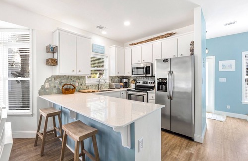 Santa Rosa Beach Casa | Wine Down- 300 yards to the Beach- Overlooking Community Pool- 2 Bikes