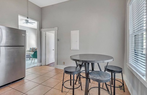 Savannah Victorian District Apartamento | Wine, Laughs & Porch Vibes ,At Deuling Sister Inn, Walk to Forsyth Park