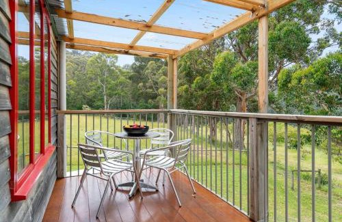 Kettering Apartamento | Wine Loft - Cosy Country Retreat with Ocean Views