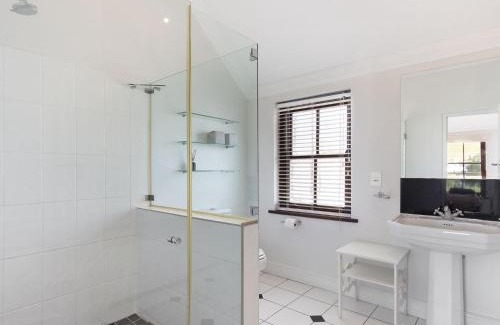 Stellenbosch Cabina | Winelands Golf Lodges 8