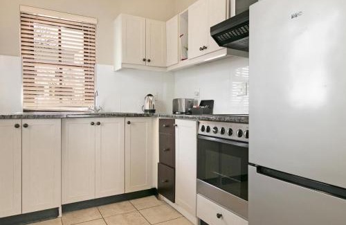 Stellenbosch Cabina | Winelands Golf Lodges 10