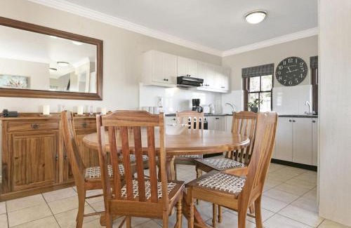 Stellenbosch Cabina | Winelands Golf Lodges 11