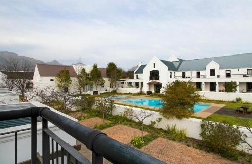 Stellenbosch Cabina | Winelands Golf Lodges 12