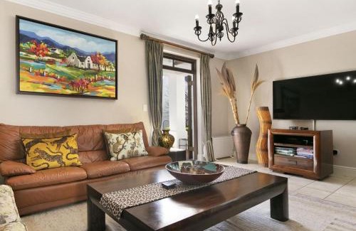 Stellenbosch Cabina | Winelands Golf Lodges 14