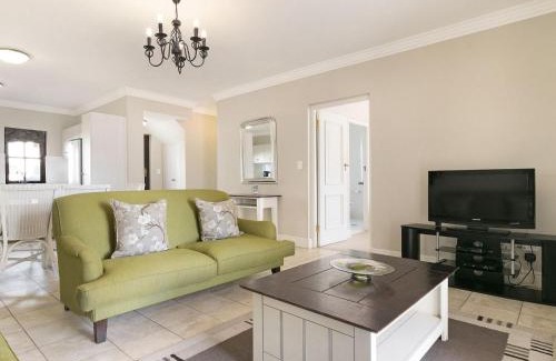 Stellenbosch Cabina | Winelands Golf Lodges 15