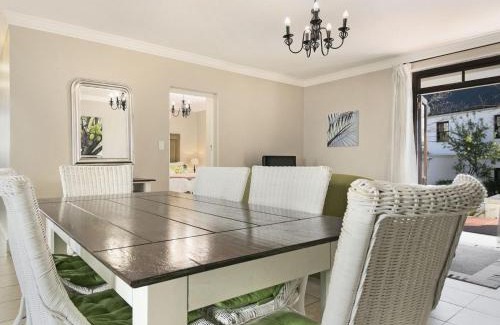 Stellenbosch Cabina | Winelands Golf Lodges 15