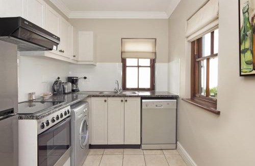 Stellenbosch Cabina | Winelands Golf Lodges 16