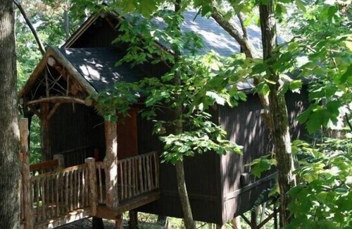 Eureka Springs Cabaña | Winery Chateau Treehouse #12/ Oak Crest