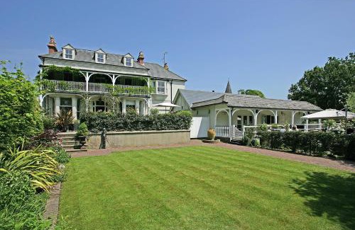 Alfriston Casa | Wingrove House