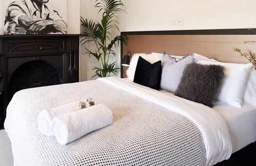 Lancefield Casa | Winkwink: Luxury Home for Two Couples