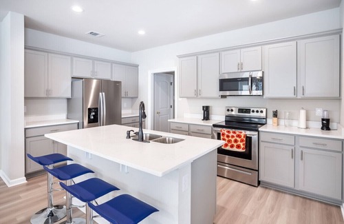 Highlands - Perkins Casa | Winners Paradise Steps from Tiger Country - BC1033