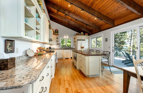 Meredith Casa | Winnipesaukee Waterfront Home And Guest House Sleeps 14 LAST MINUTE SPECIALS