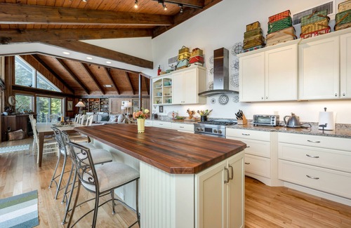 Meredith Casa | Winnipesaukee Waterfront Home And Guest House Sleeps 14 LAST MINUTE SPECIALS