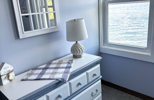 Gilford Casa | Winnipesaukee Waterfront Gilford Great Location Sleeps 10